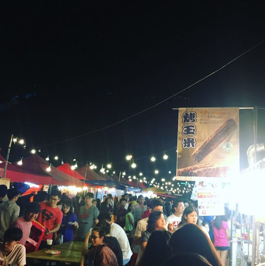 pasar malam di tempat letak kereta kompleks desiran tanjung